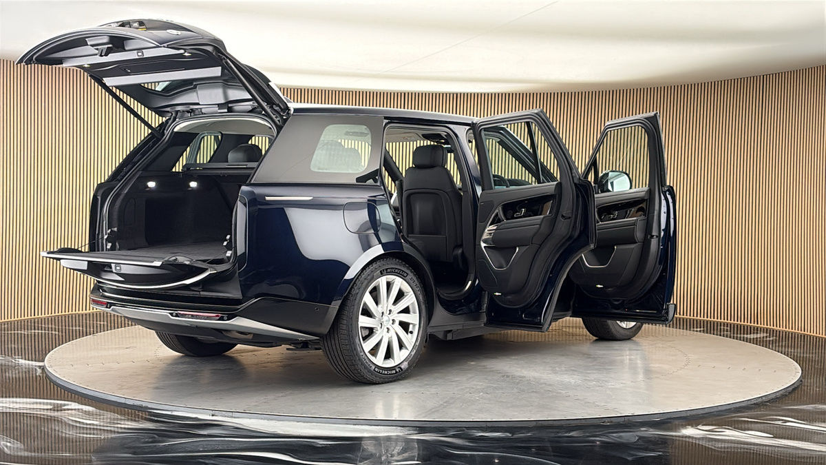 More views of Land Rover Range Rover