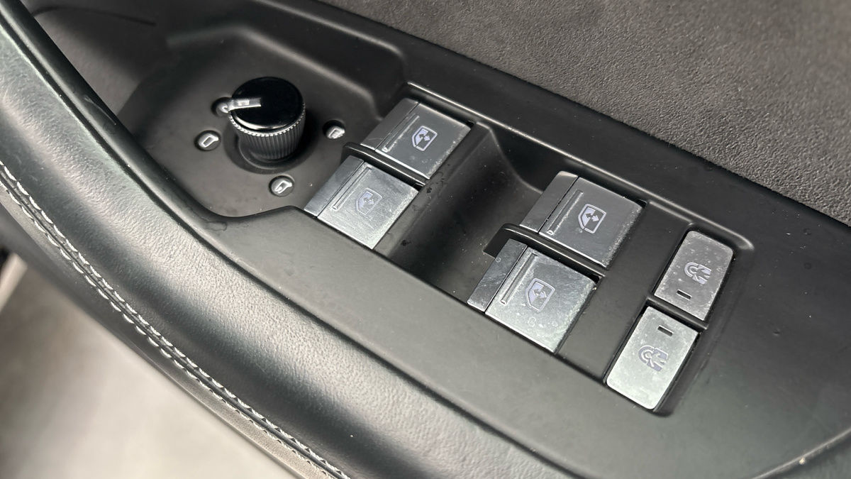 Audi S6 Avant Image 26