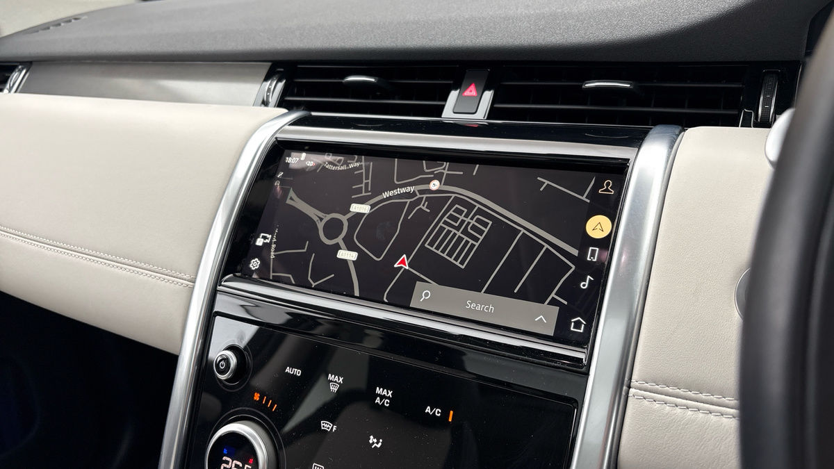 Land Rover Discovery Sport Image 17