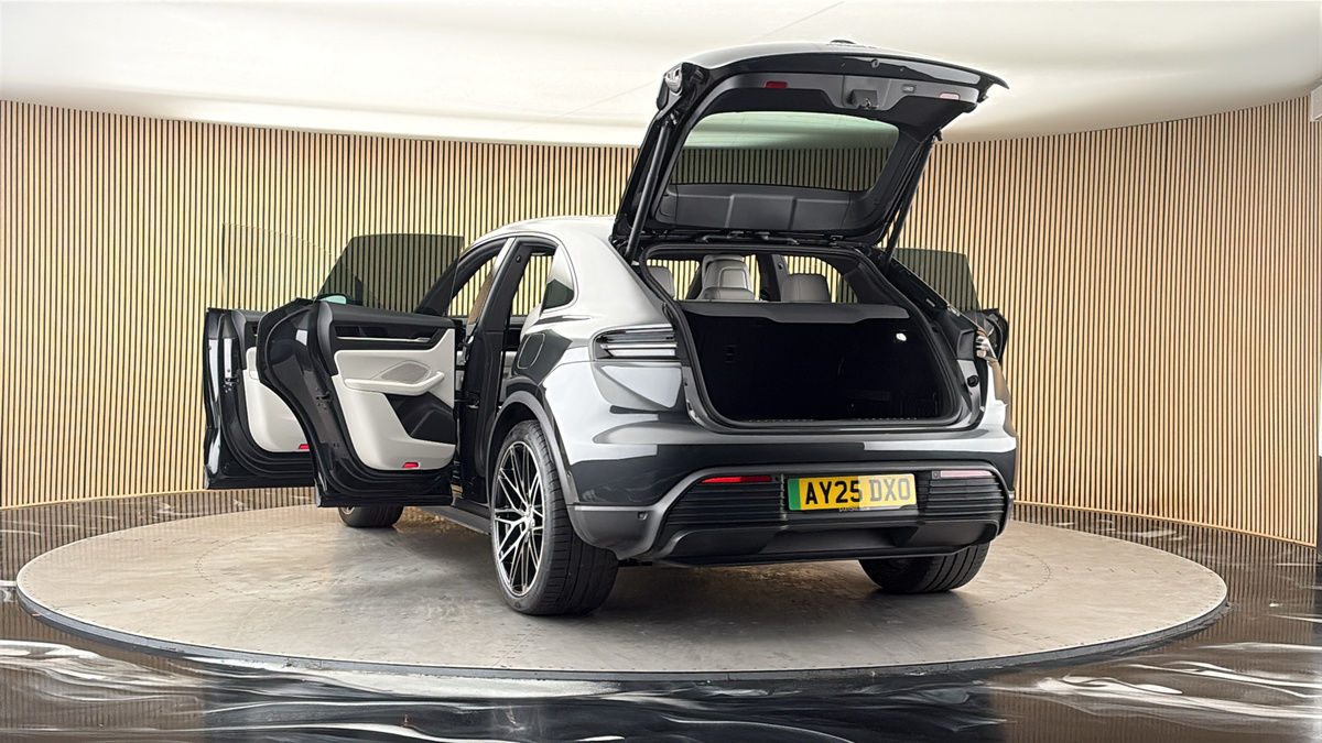 More views of Porsche Macan
