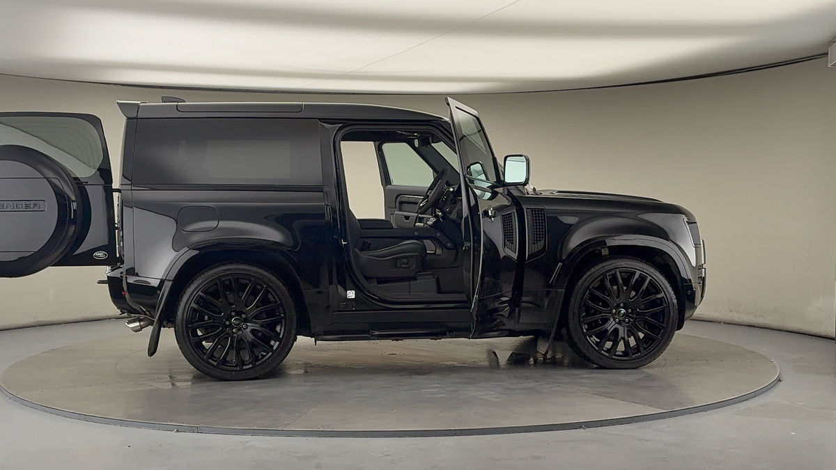 More views of Land Rover Defender 90