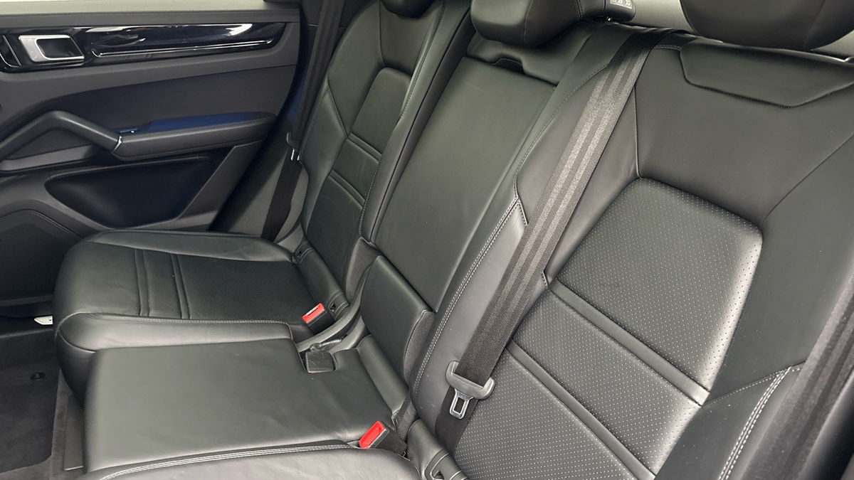 Porsche Cayenne Image 8