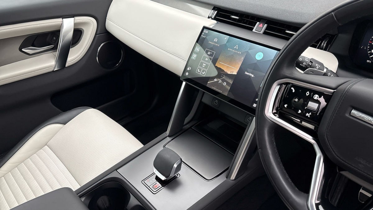 Land Rover Discovery Sport Image 18
