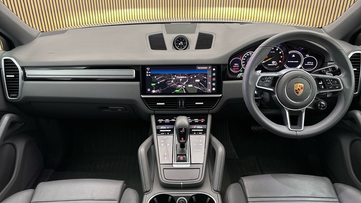 Porsche Cayenne Image 12