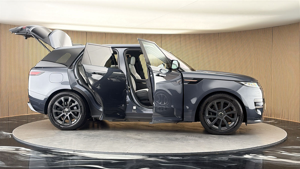 More views of Land Rover Range Rover Sport