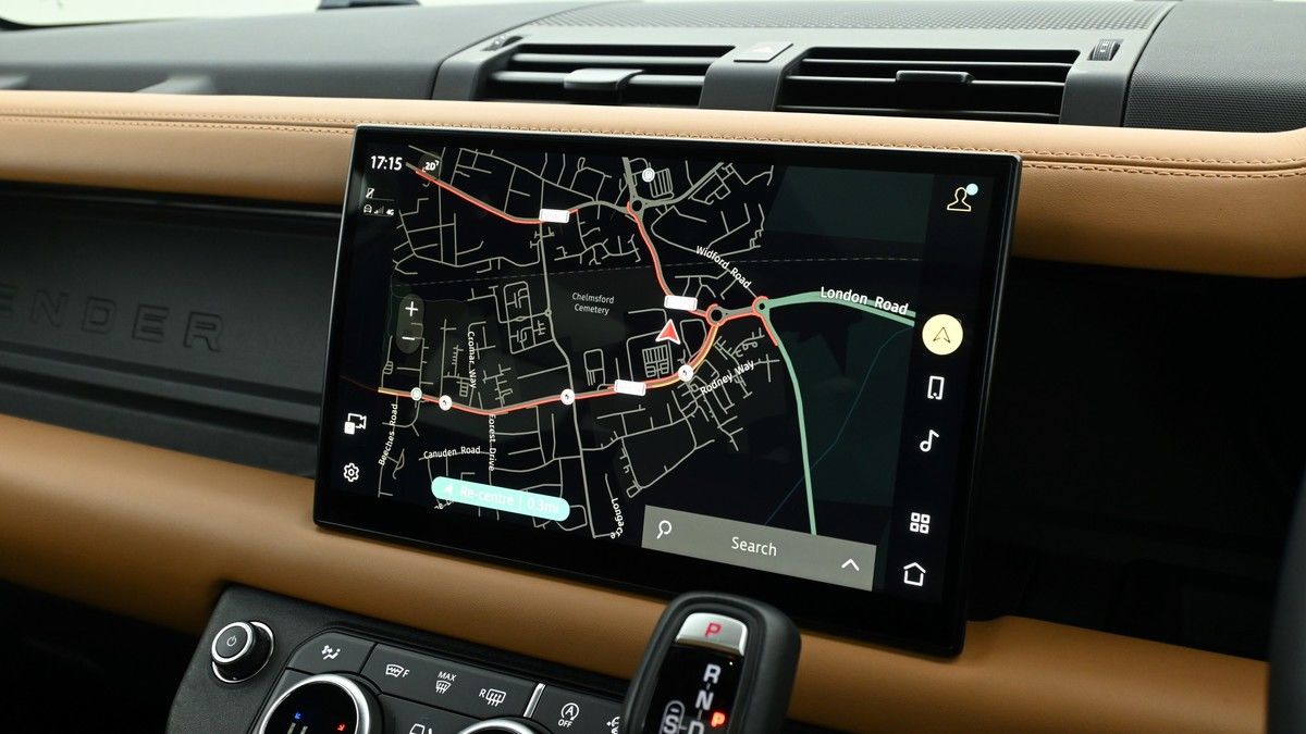 Land Rover Defender 110 Image 14