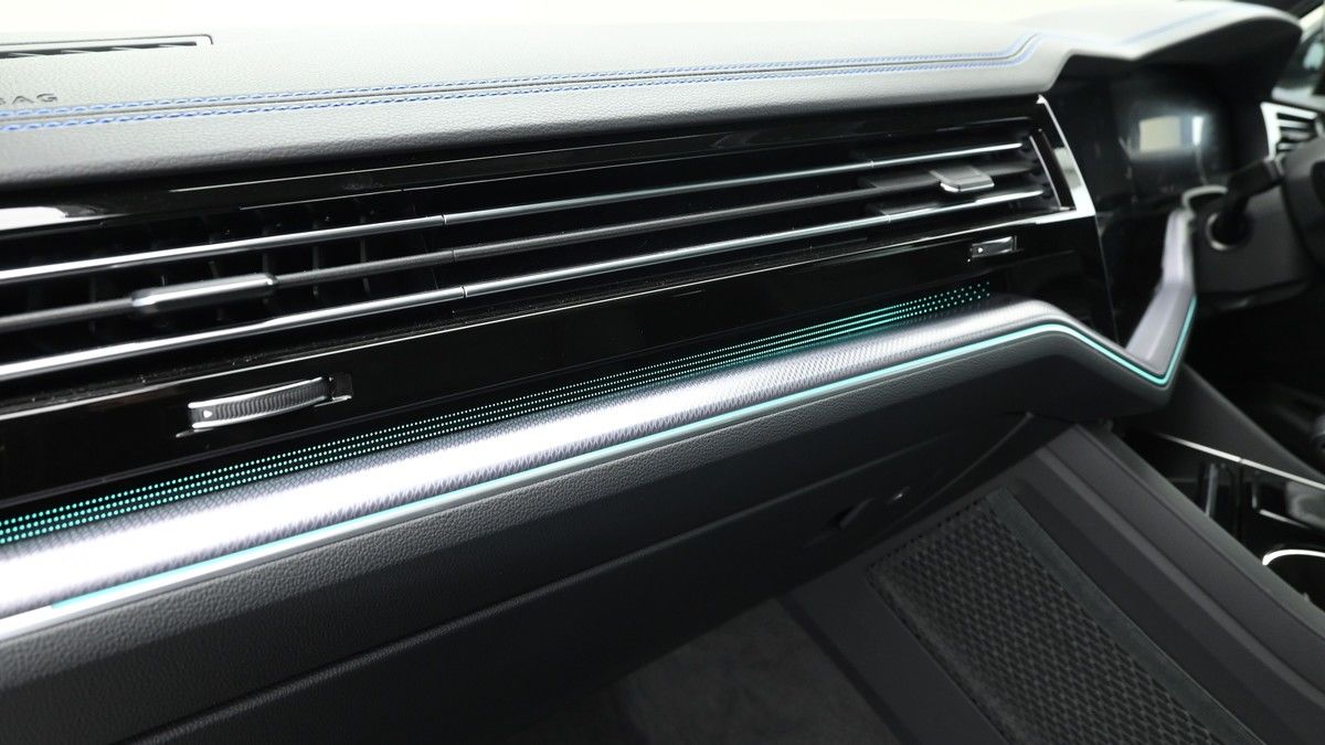 Volkswagen Touareg Image 19