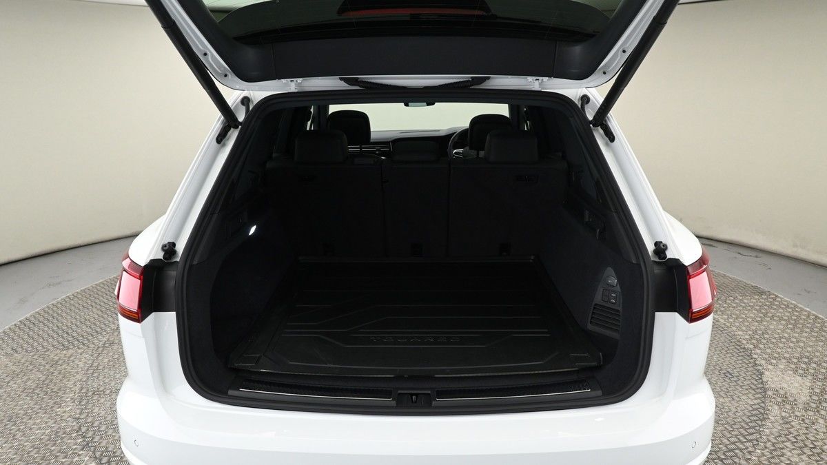 Volkswagen Touareg Image 12