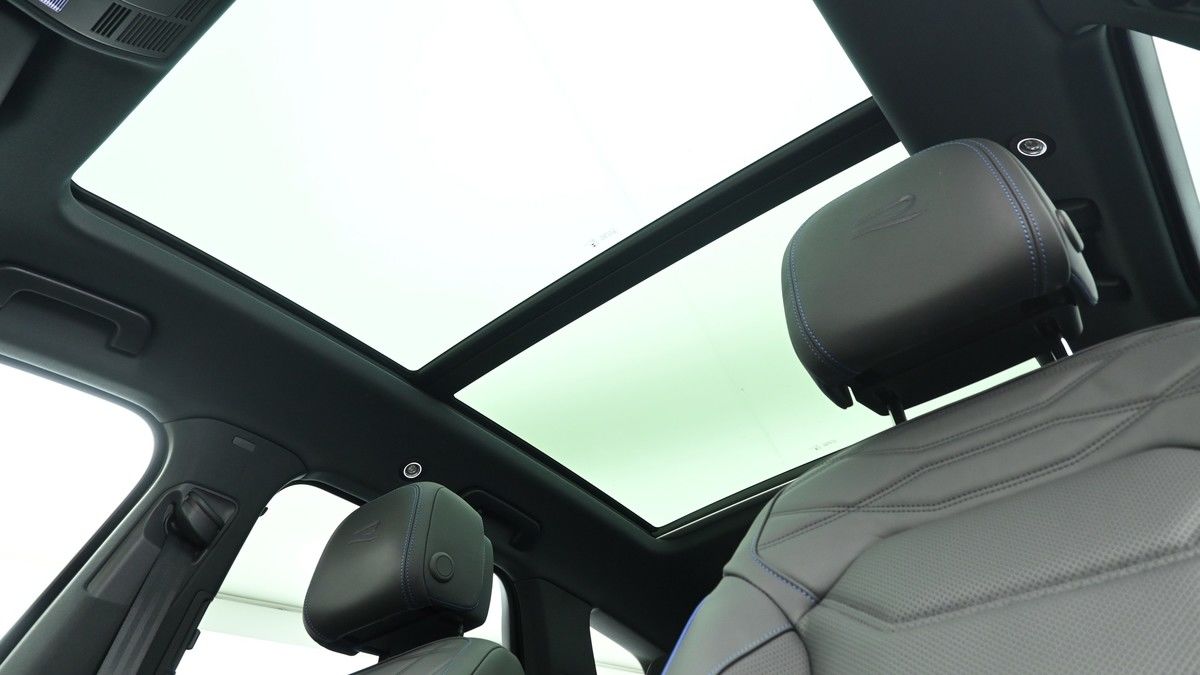 Volkswagen Touareg Image 2