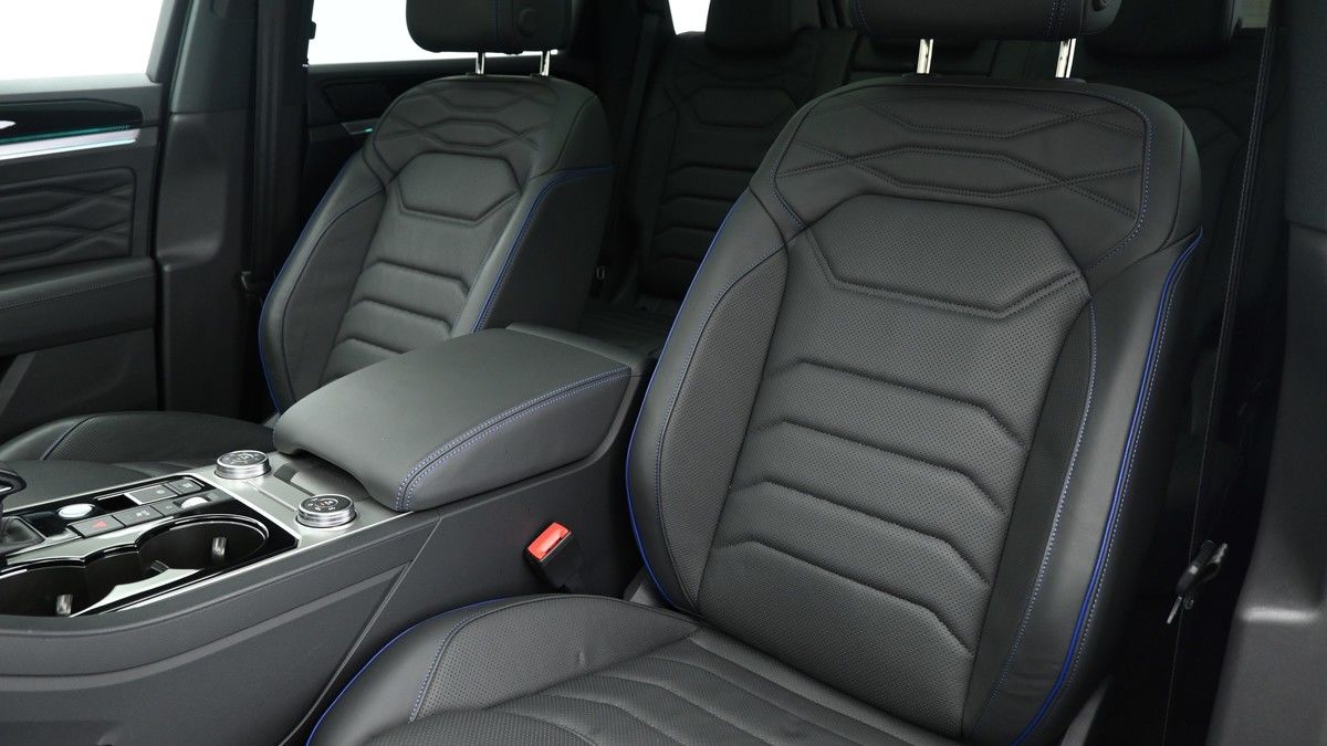 Volkswagen Touareg Image 4