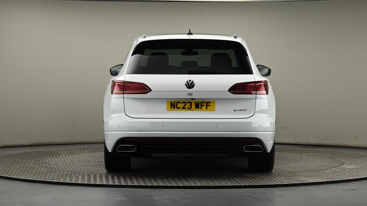 Volkswagen Touareg Image 8