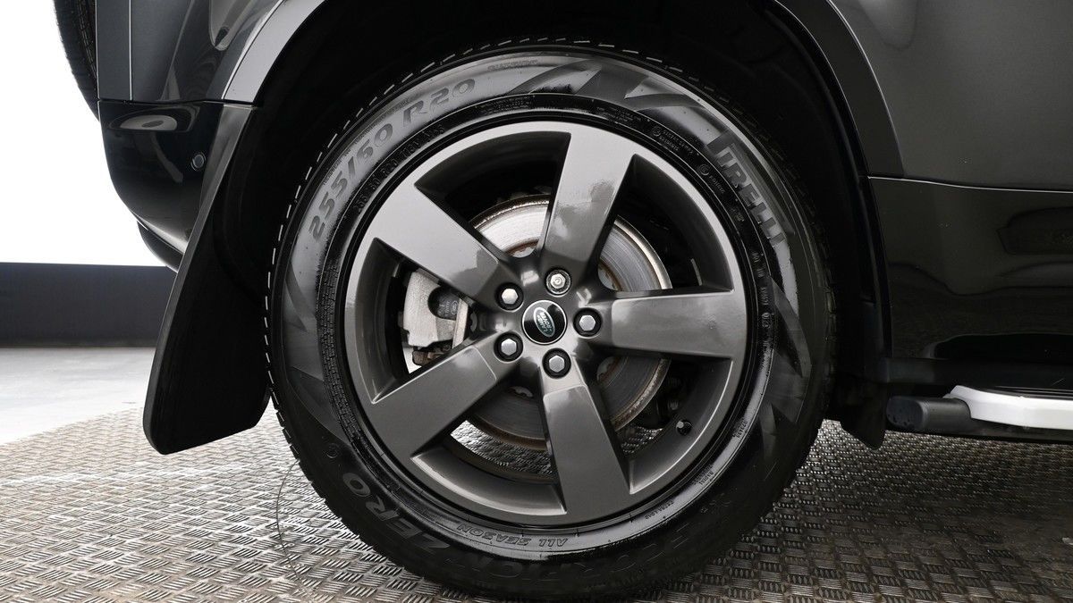 Land Rover Defender 110 Image 13