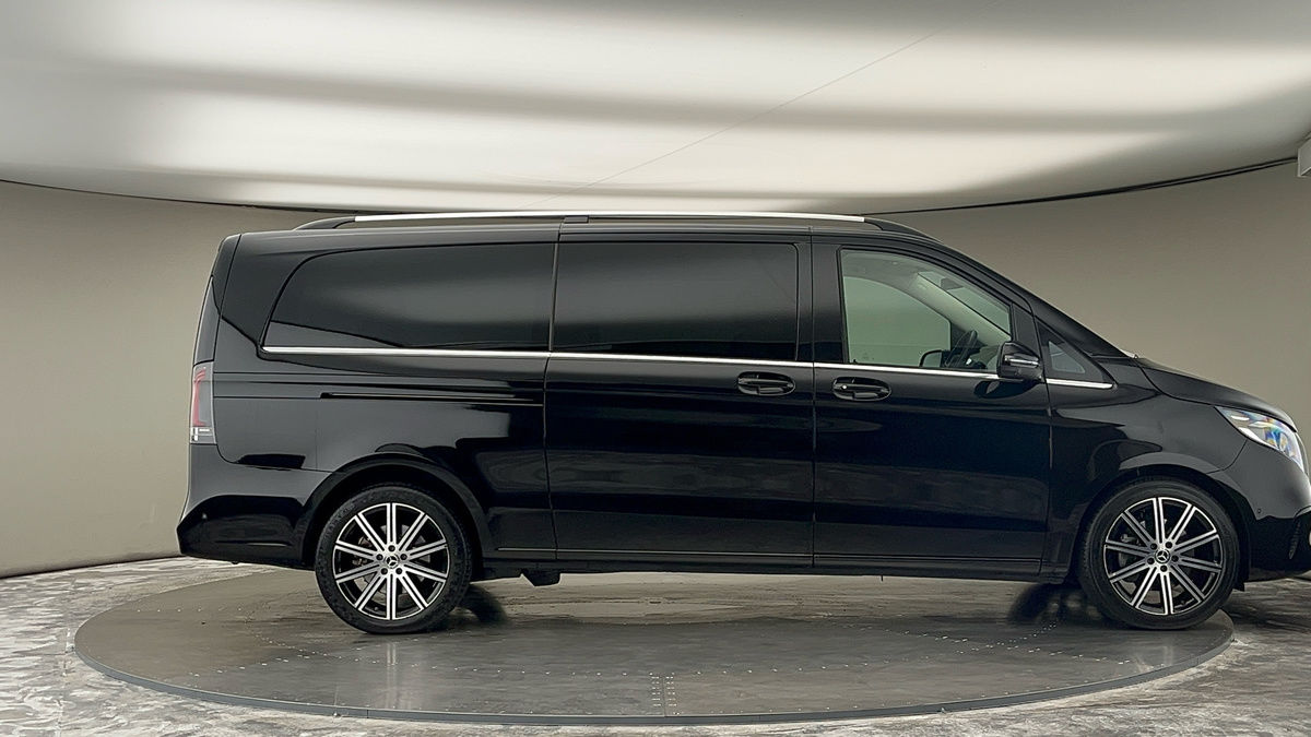 Mercedes-Benz V Class Image 16