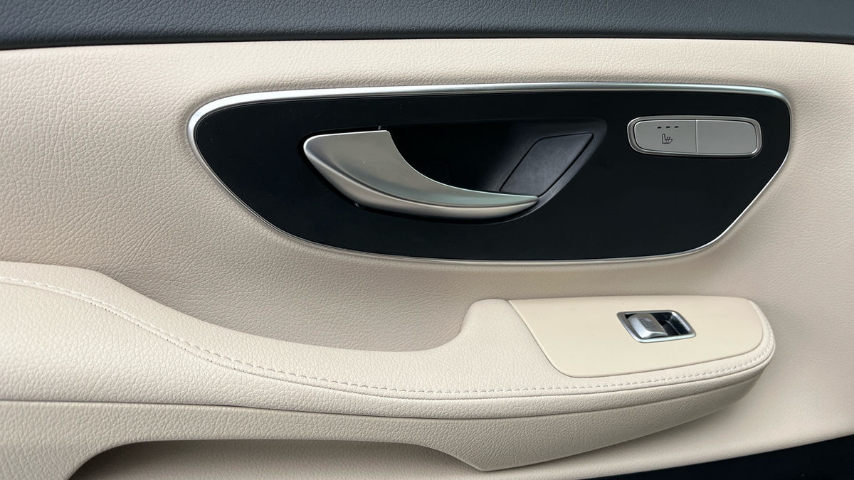 Mercedes-Benz V Class Image 20