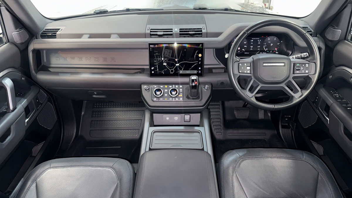 Land Rover Defender 110 Urban Image 17