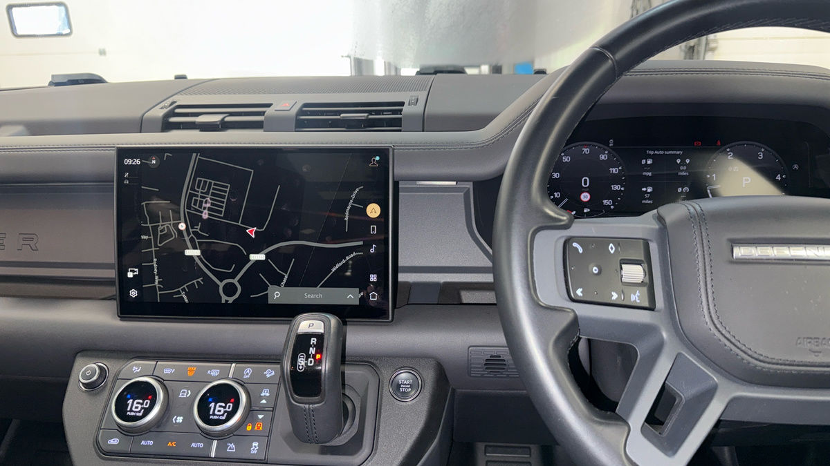 Land Rover Defender 110 Urban Image 18