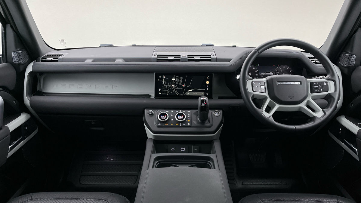Land Rover Defender 110 Image 21