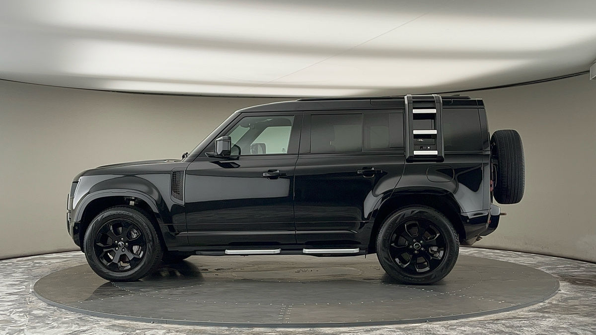 Land Rover Defender 110 Image 9