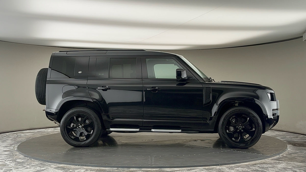 Land Rover Defender 110 Image 6