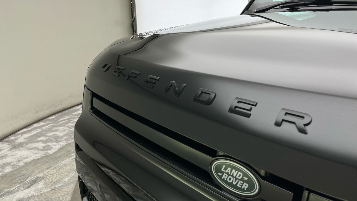 Land Rover Defender 110 Image 20