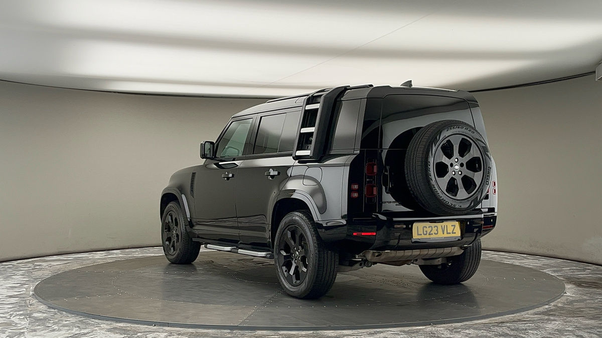 Land Rover Defender 110 Image 26