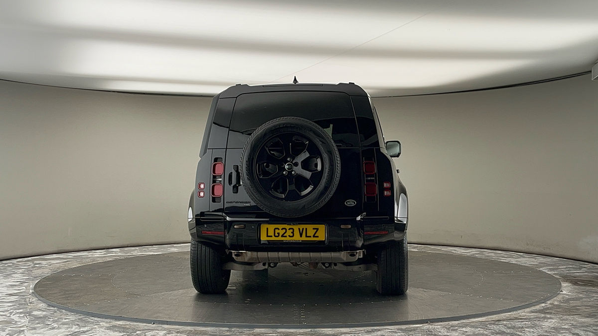 Land Rover Defender 110 Image 8