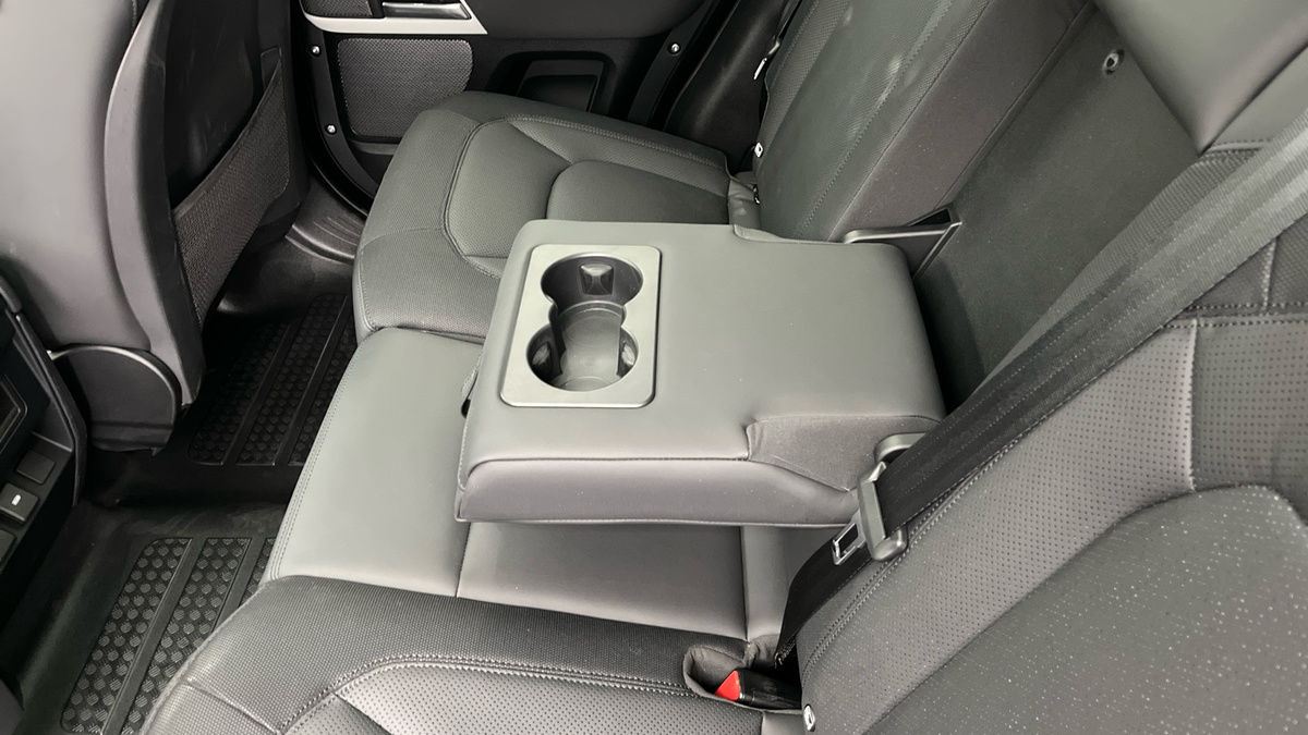 Land Rover Defender 110 Image 16