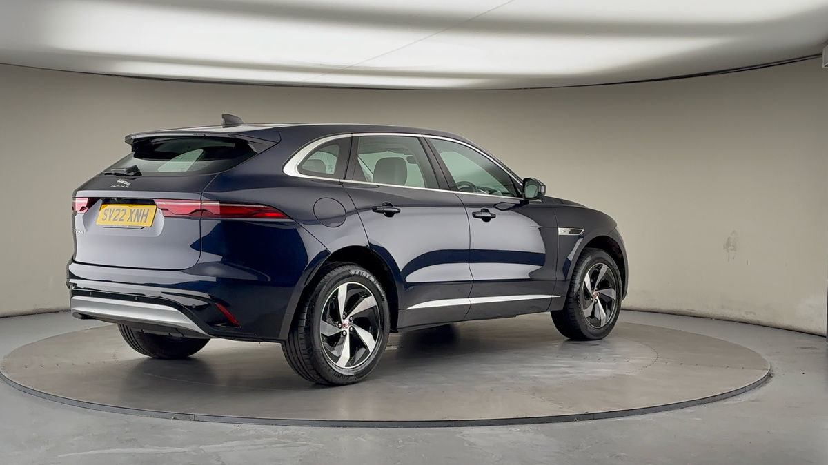 Jaguar F-PACE Image 23