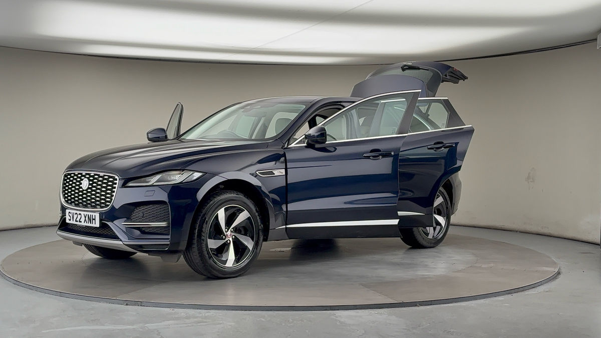 Jaguar F-PACE Image 11