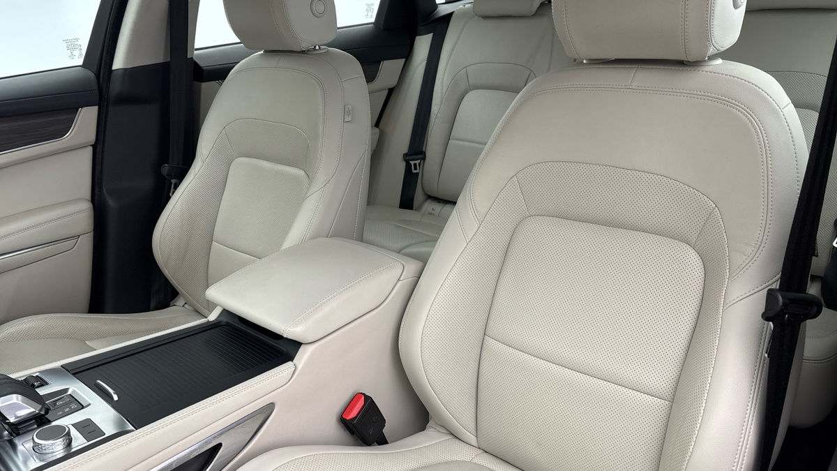 Jaguar F-PACE Image 3