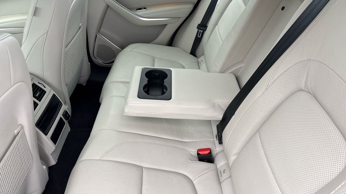 Jaguar F-PACE Image 5