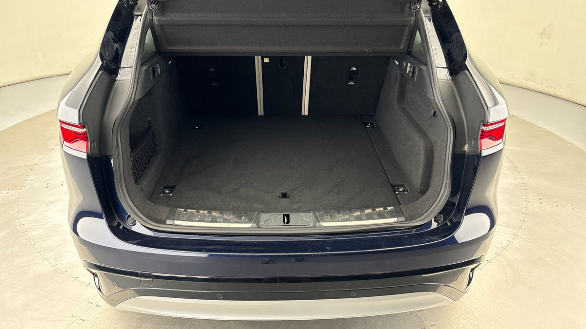 Jaguar F-PACE Image 13
