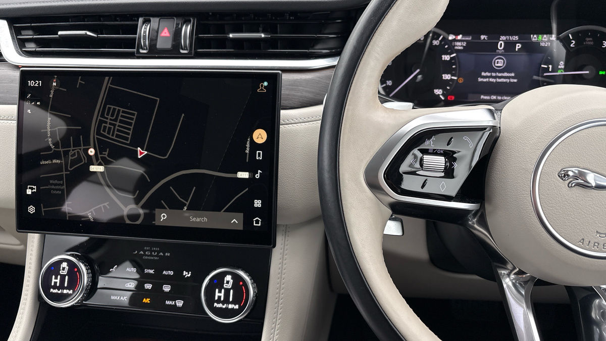 Jaguar F-PACE Image 20