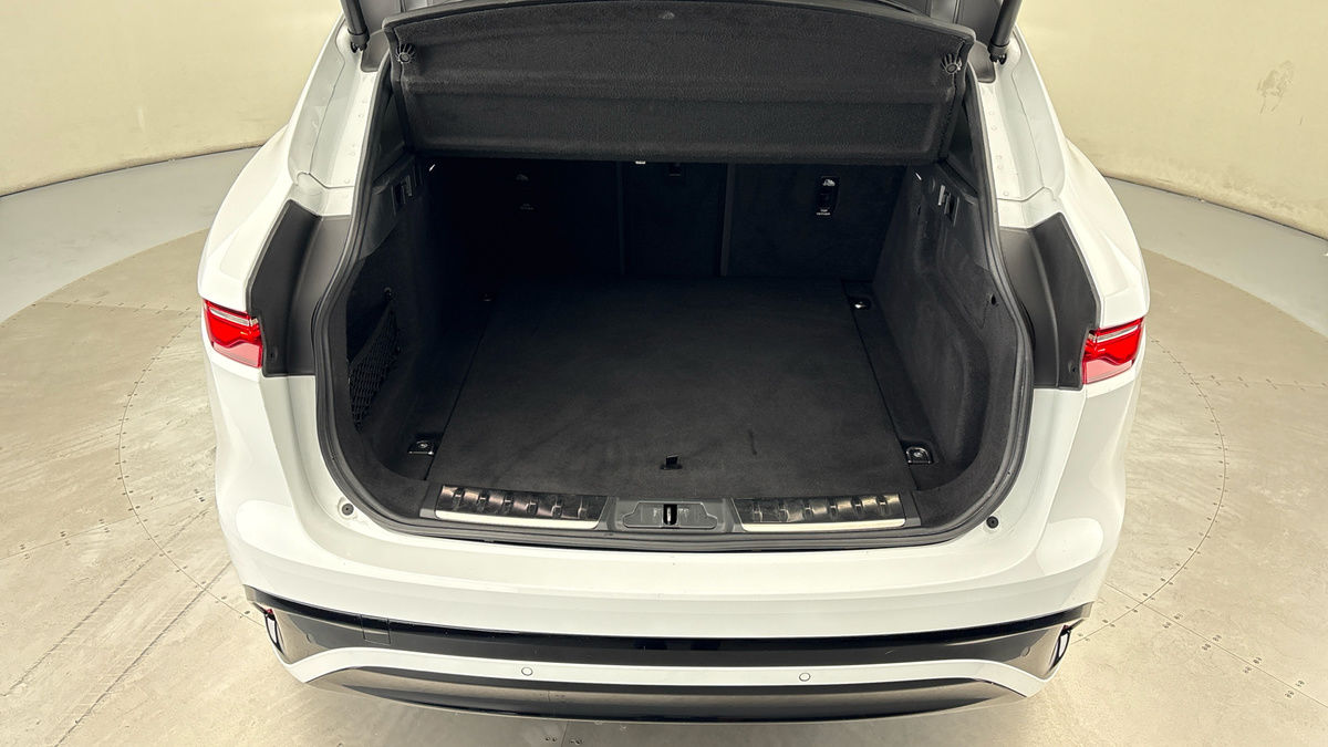 Jaguar F-PACE Image 13