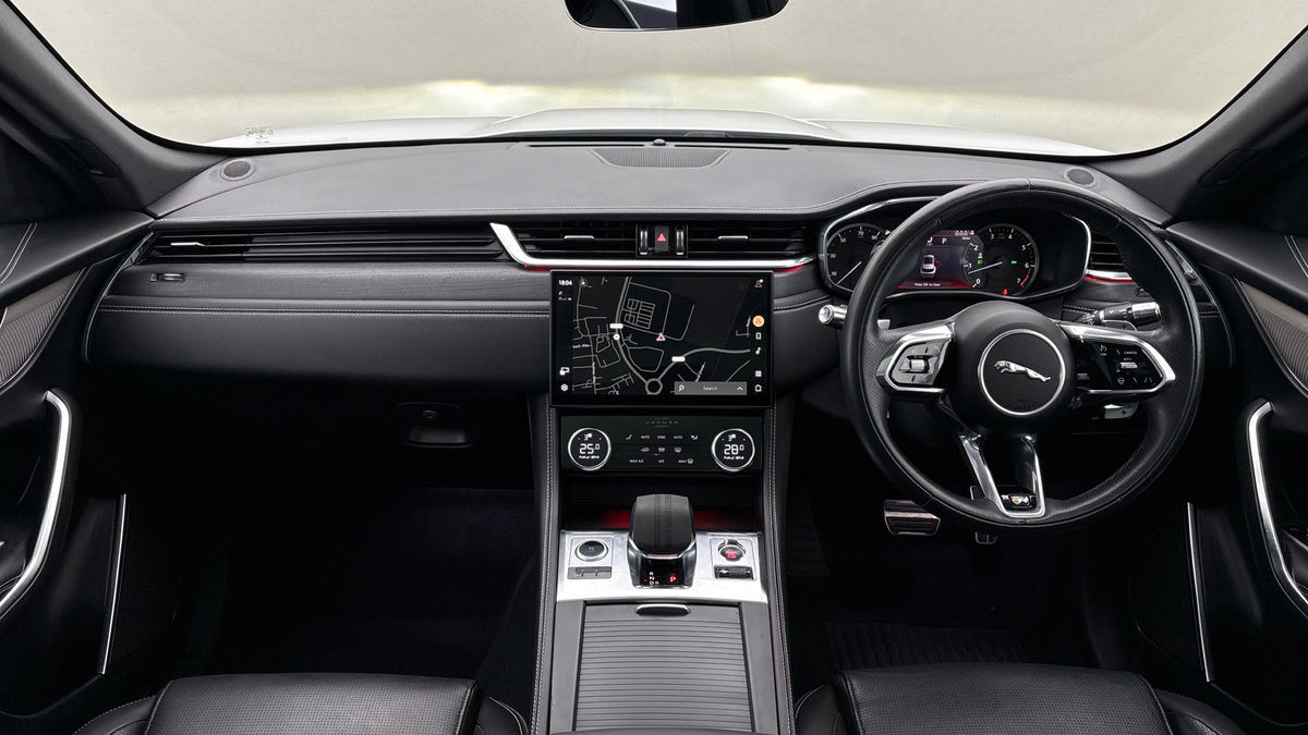 Jaguar F-PACE Image 20