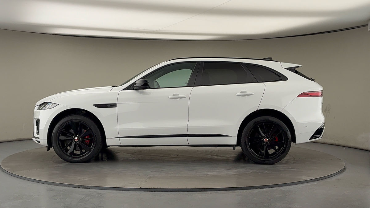 Jaguar F-PACE Image 10