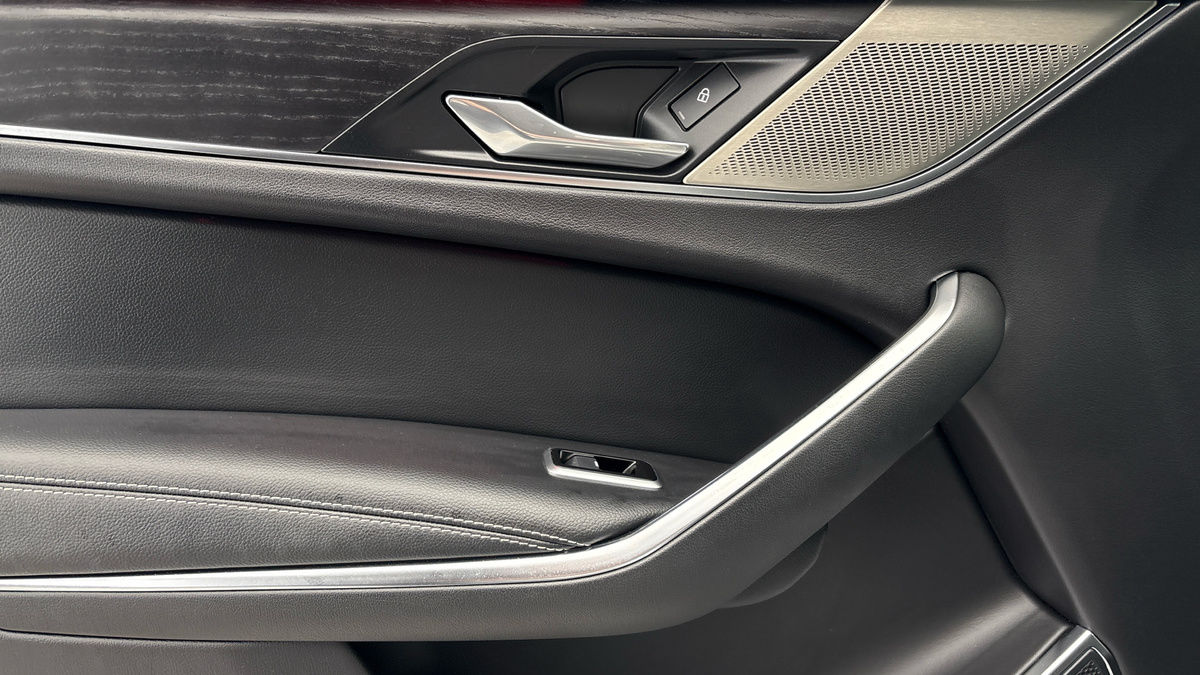 Jaguar F-PACE Image 17