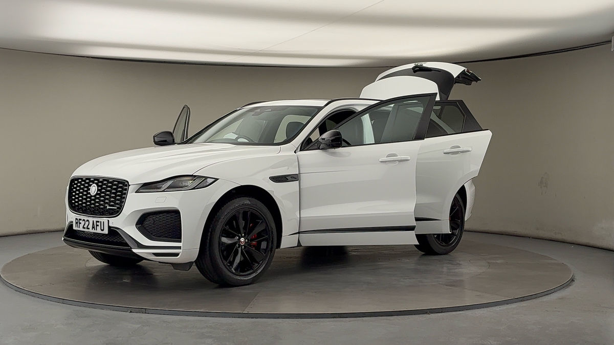 Jaguar F-PACE Image 11