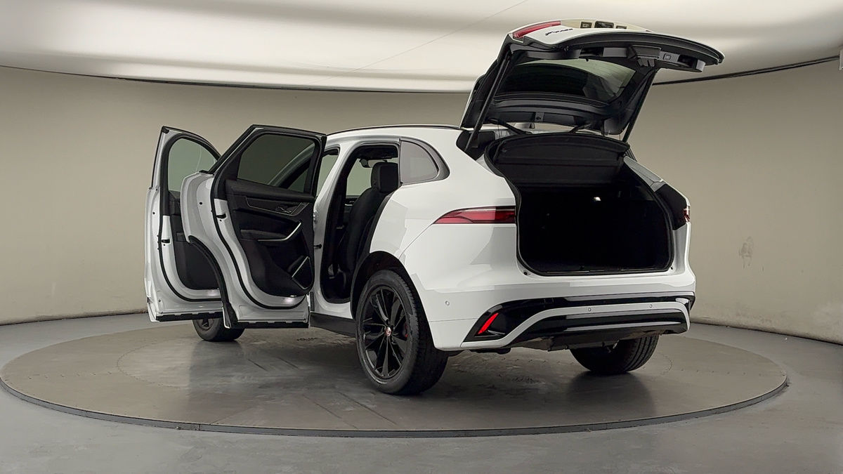 Jaguar F-PACE Image 12