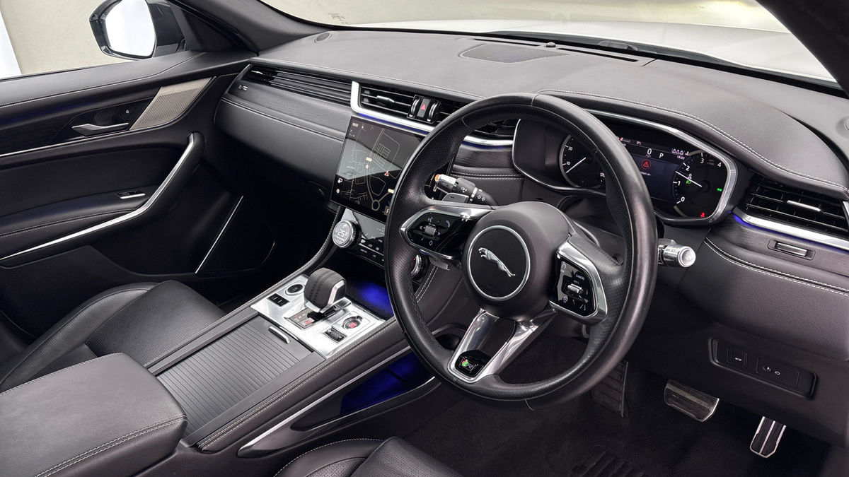 Jaguar F-PACE Image 3