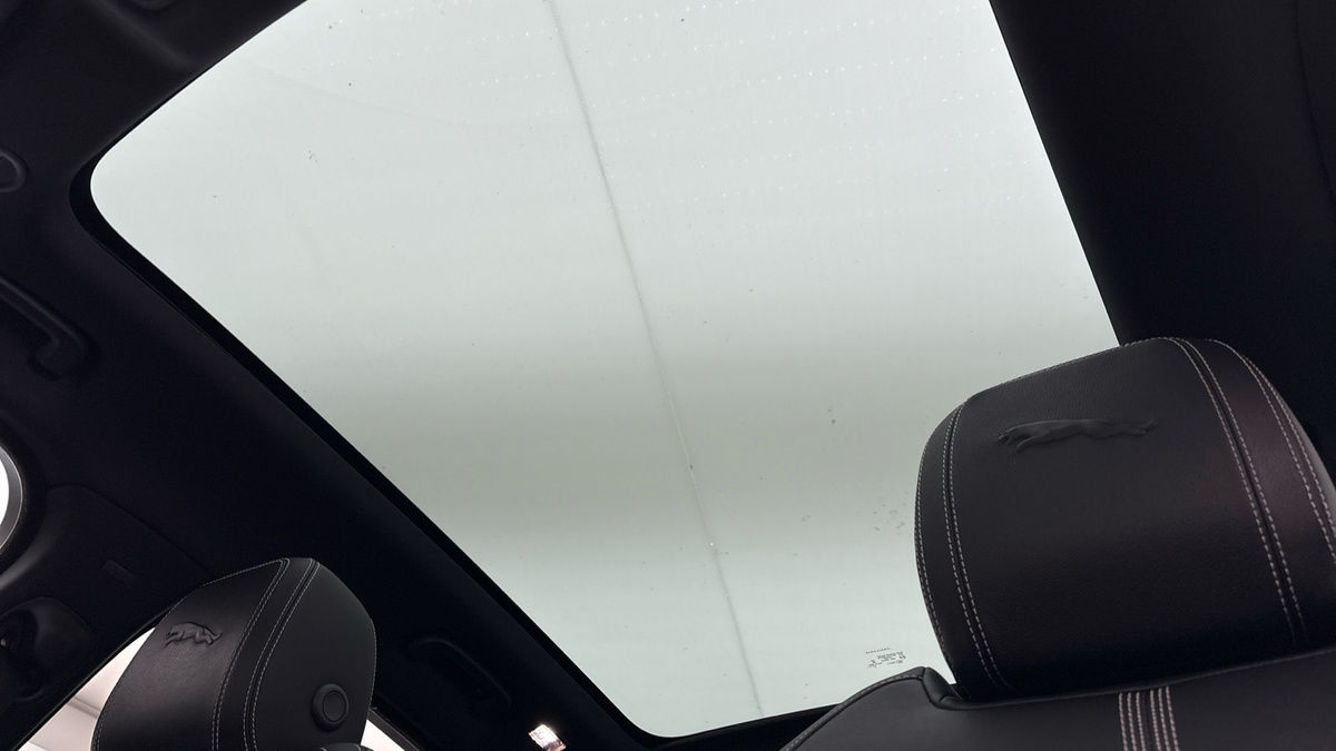 Jaguar F-PACE Image 2