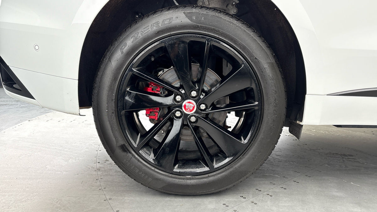 Jaguar F-PACE Image 14