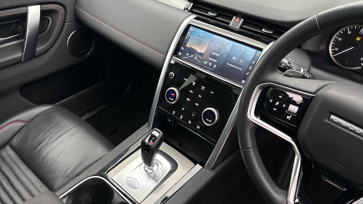Land Rover Discovery Sport Image 16