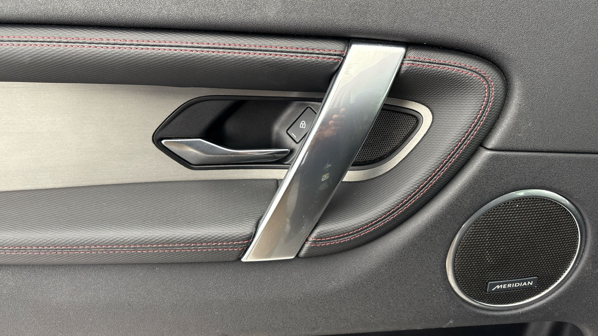 Land Rover Discovery Sport Image 17