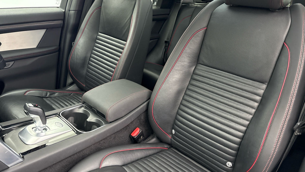 Land Rover Discovery Sport Image 4