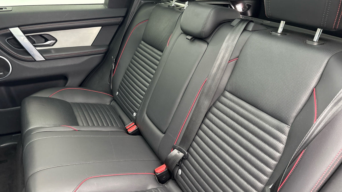 Land Rover Discovery Sport Image 5