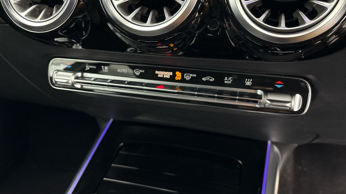 Mercedes-Benz GLA Image 15