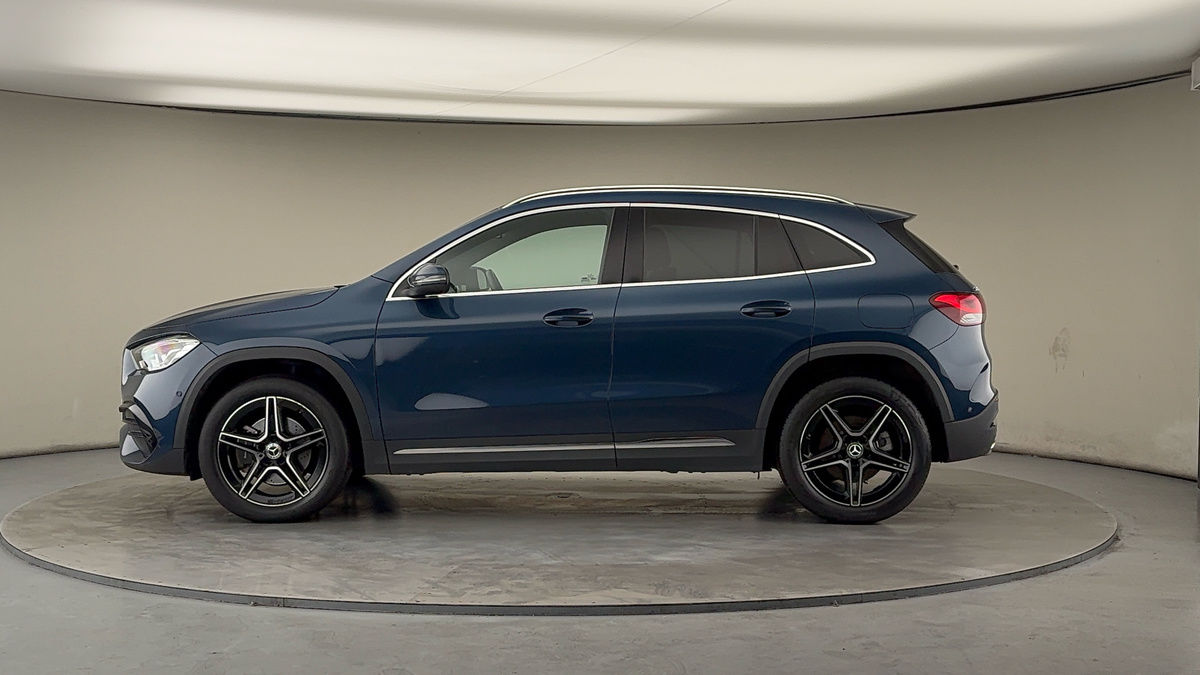 Mercedes-Benz GLA Image 8