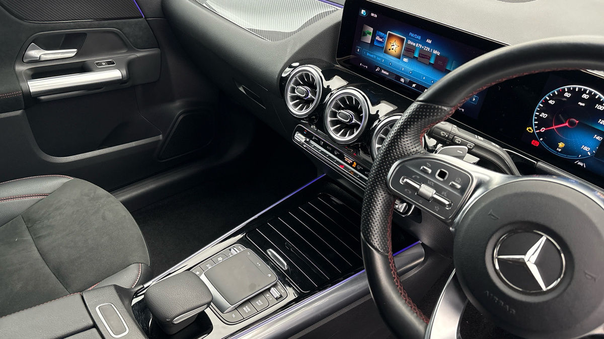 Mercedes-Benz GLA Image 14