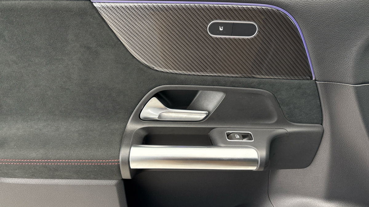 Mercedes-Benz GLA Image 17